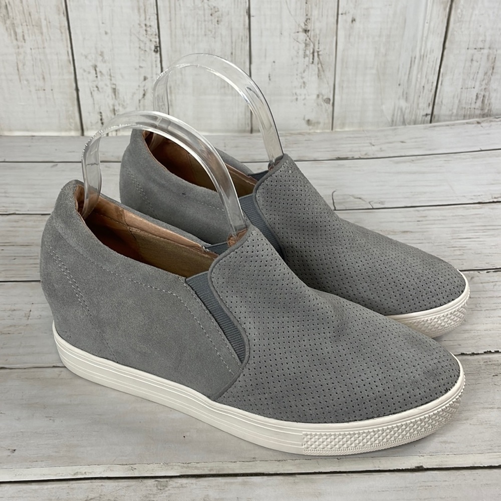 Caslon Allie Gray Hidden Wedge Suede Sneaker